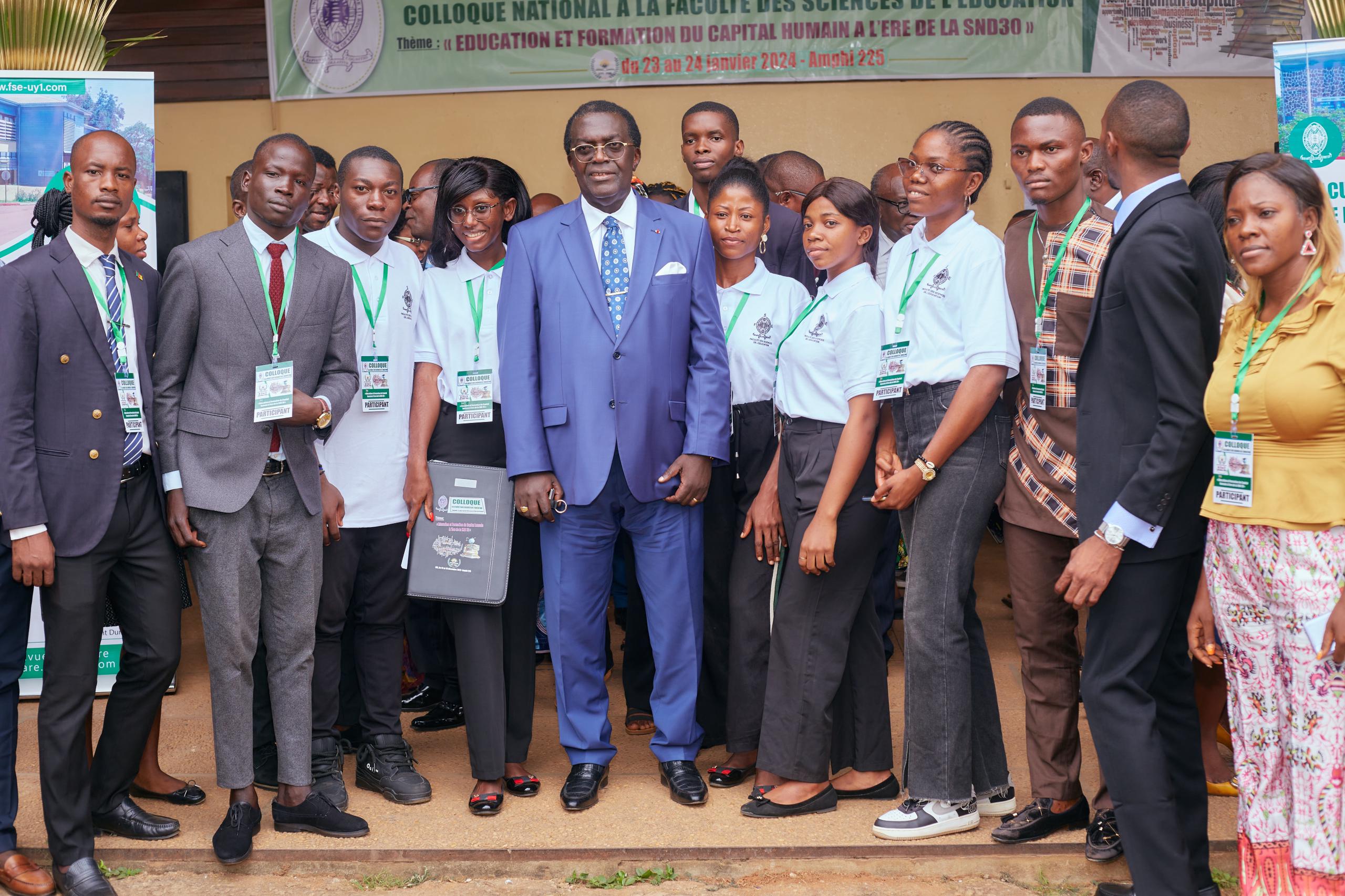 Monsieur le Recteur avec les étudiants de la FSE